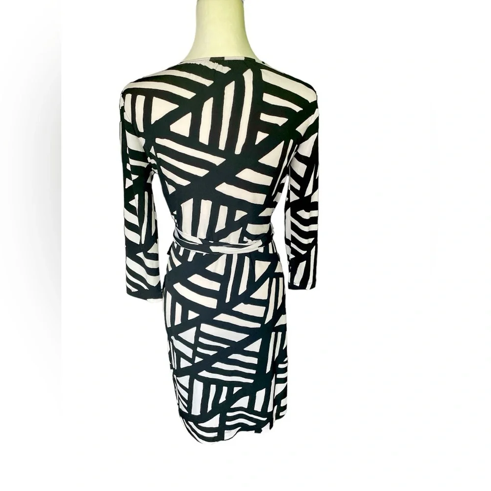 Banana Republic Black & White Geometric Print Stretch Wrap Dress, Small Petite - Picture 3 of 6